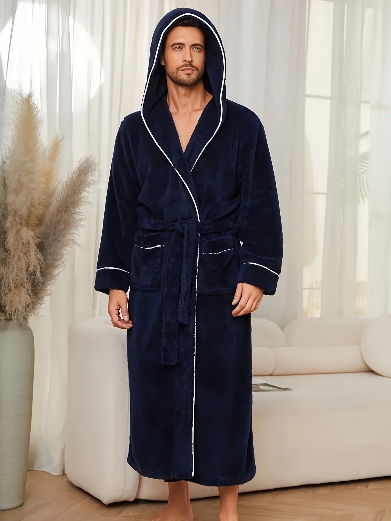 Peignoir luxueux pour homme à blocs de couleur avec capuche – Doux et confortable, en polyester, avec ceinture.