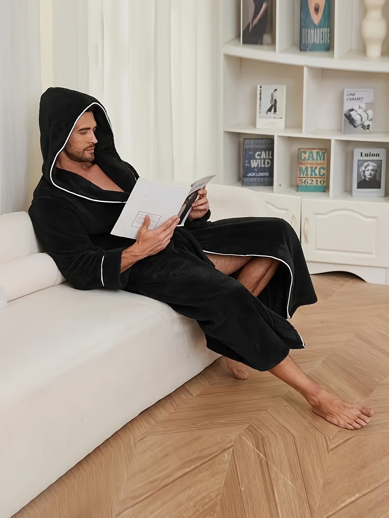 Peignoir luxueux pour homme à blocs de couleur avec capuche – Doux et confortable, en polyester, avec ceinture.