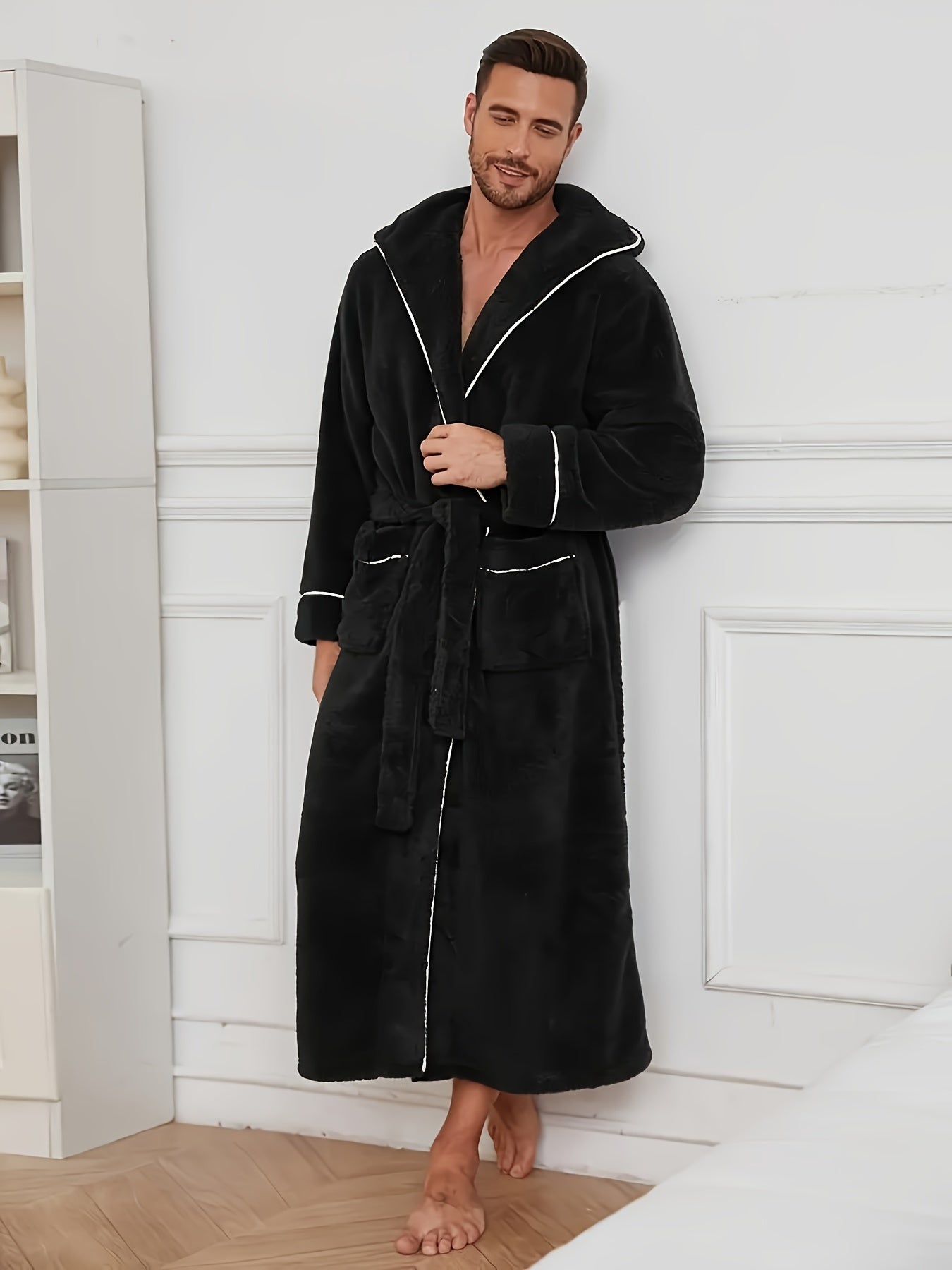 Peignoir luxueux pour homme à blocs de couleur avec capuche – Doux et confortable, en polyester, avec ceinture.